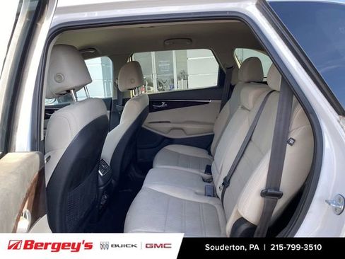 Used 2017 Kia Sorento LX image 5