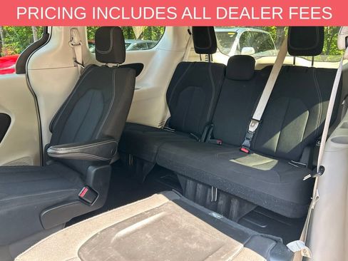 Used 2023 Chrysler Voyager LX FWD image 15