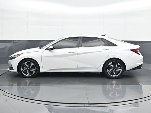 Used 2022 Hyundai Elantra Limited image 3
