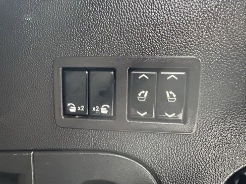 Used 2018 GMC Yukon Denali w/ Denali Ultimate Package image 8