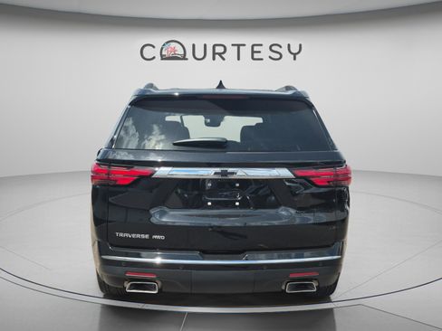 Used 2023 Chevrolet Traverse High Country w/ LPO, Floor Liner Package AWD/4WD image 4