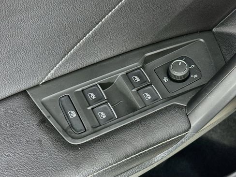 Used 2024 Volkswagen Tiguan SE FWD image 17