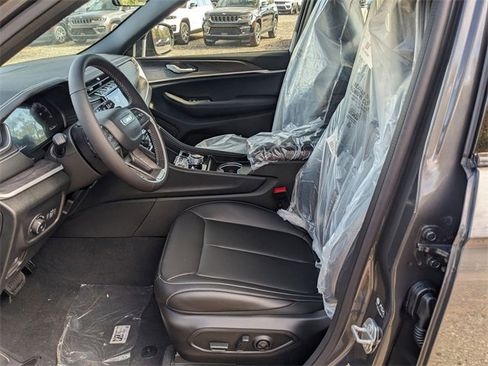 New 2025 Jeep Grand Cherokee Limited image 7