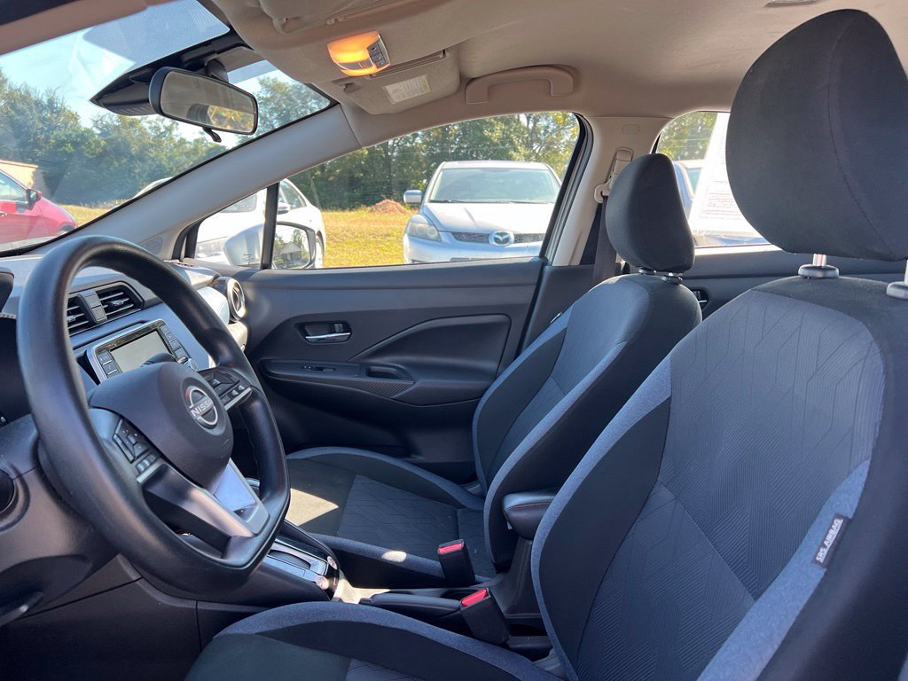 Used 2025 Nissan Versa SV FWD image 8