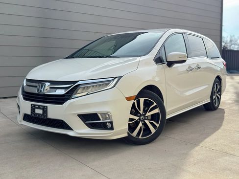 Used 2018 Honda Odyssey Elite image 3