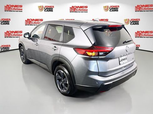 Certified 2024 Nissan Rogue SV FWD image 2
