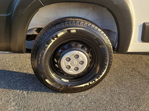 Used 2024 RAM ProMaster 2500 w/ Convenience Group image 5