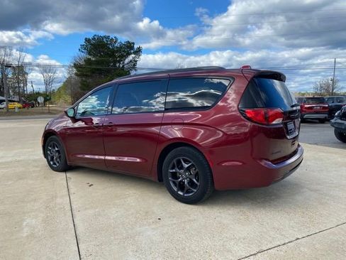Used 2018 Chrysler Pacifica Touring-L Plus image 4