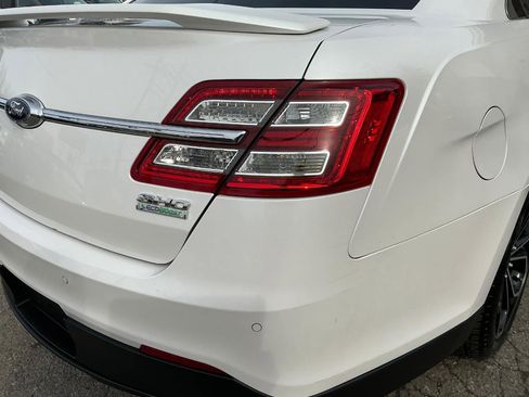 Used 2013 Ford Taurus SHO image 11