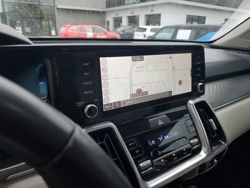 Used 2023 Kia Sorento SX image 21