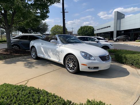 Used 2007 Lexus SC 430 Convertible RWD image 2