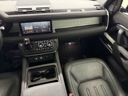 Used 2022 Land Rover Defender 110 S image 31