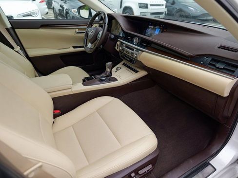 Used 2018 Lexus ES 350 w/ Premier Package image 34