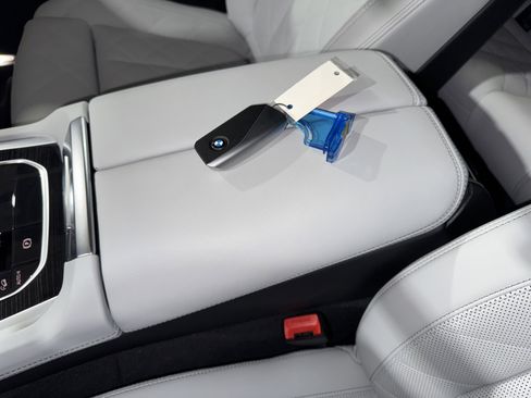 Certified 2025 BMW X6 xDrive40i image 29