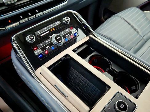 Used 2022 Lincoln Navigator L Black Label image 16