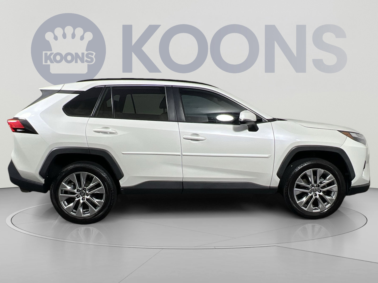 Used 2022 Toyota RAV4 XLE Premium AWD/4WD image 8