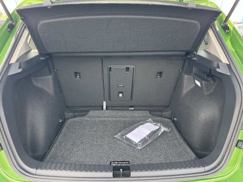 Used 2025 Volkswagen Taos SE w/ Panoramic Sunroof Package image 24