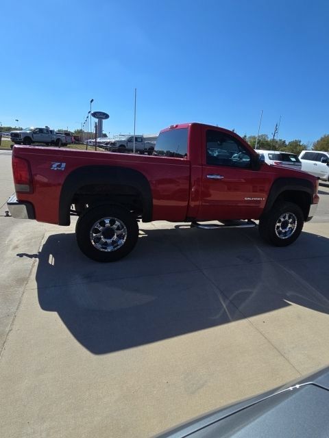 Used 2008 GMC Sierra 1500 SLE w/ Z71 Off-Road Package AWD/4WD image 2