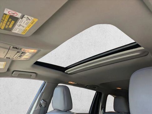 Used 2017 Toyota Highlander Limited image 16