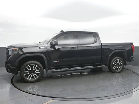 Used 2022 GMC Sierra 1500 AT4 w/ Technology Package image 2