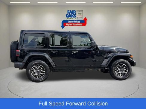 Used 2025 Jeep Wrangler Unlimited Sahara AWD/4WD image 7