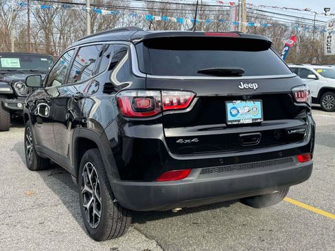 Used 2025 Jeep Compass Limited w/ Sun & Sound Group AWD/4WD image 9