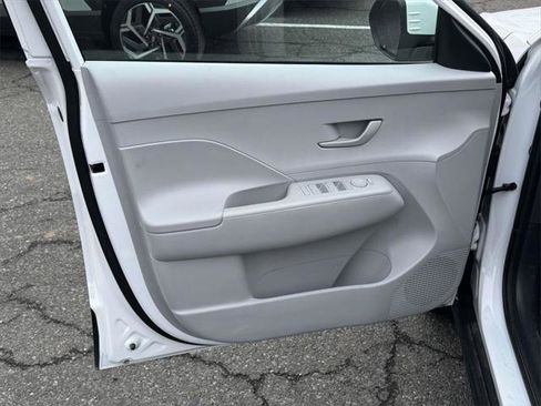 Used 2025 Hyundai Kona SEL image 16