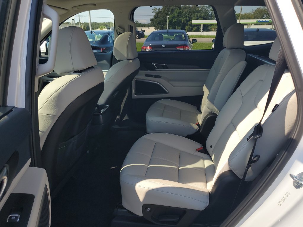 Used 2024 Kia Telluride EX w/ EX Captain's Chair Package FWD image 22