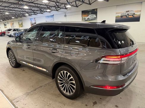 Used 2023 Lincoln Aviator AWD w/ Premium Package image 12
