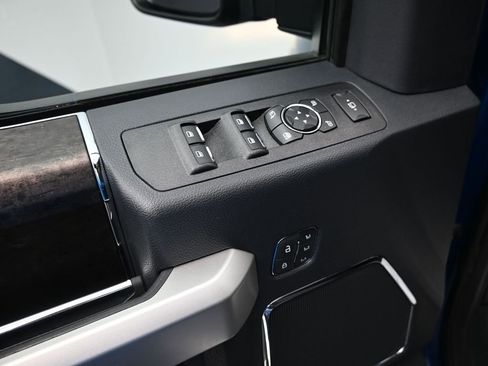 Used 2022 Ford F350 Lariat w/ Chrome Package image 14