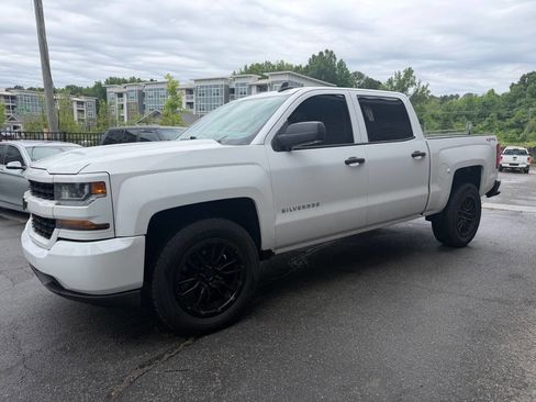 Used 2018 Chevrolet Silverado 1500 Custom w/ Custom Value Package AWD/4WD image 4