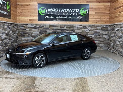 Used 2025 Hyundai Elantra Limited FWD image 5