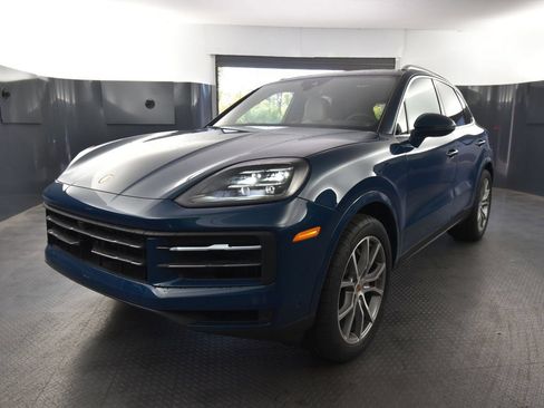 Certified 2026 Porsche Cayenne AWD/4WD image 37
