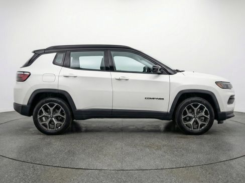 Used 2025 Jeep Compass Limited AWD/4WD image 11