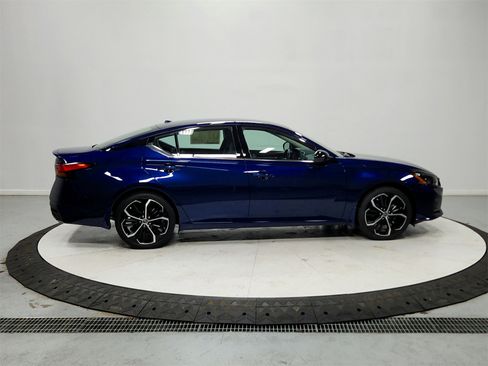 Used 2023 Nissan Altima 2.5 SR image 10