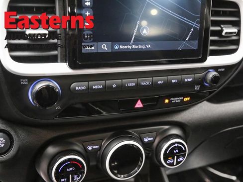 Used 2023 Hyundai Venue Limited FWD image 20