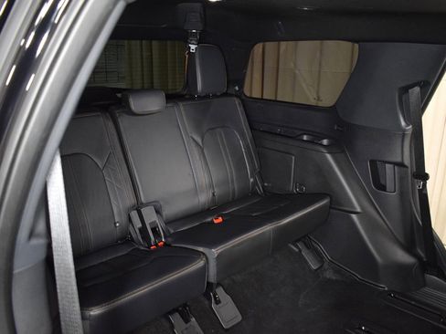 Used 2023 Ford Expedition Platinum image 17