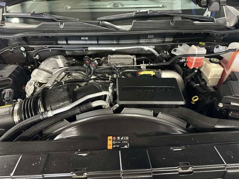 Used 2022 Chevrolet Silverado 2500 Custom w/ Custom Value Package image 17