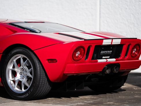 Used 2005 Ford GT image 17