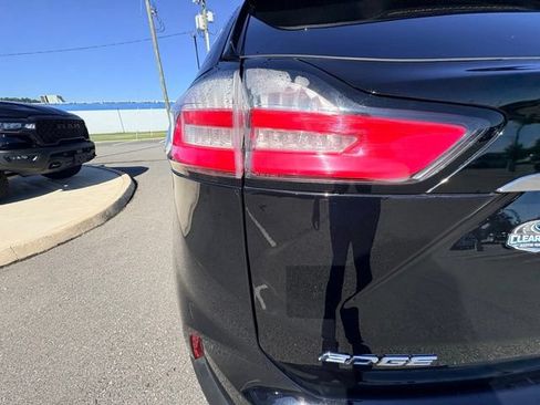 Used 2020 Ford Edge SEL AWD/4WD image 16