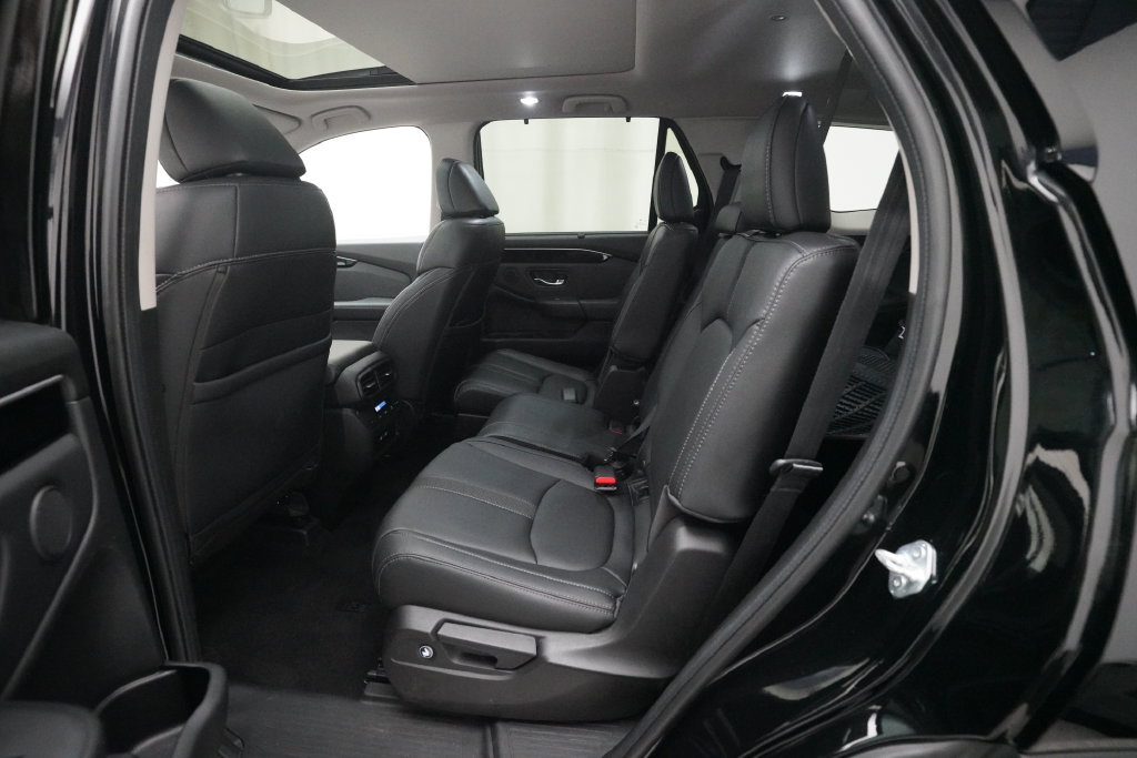 Used 2023 Honda Pilot Touring image 16