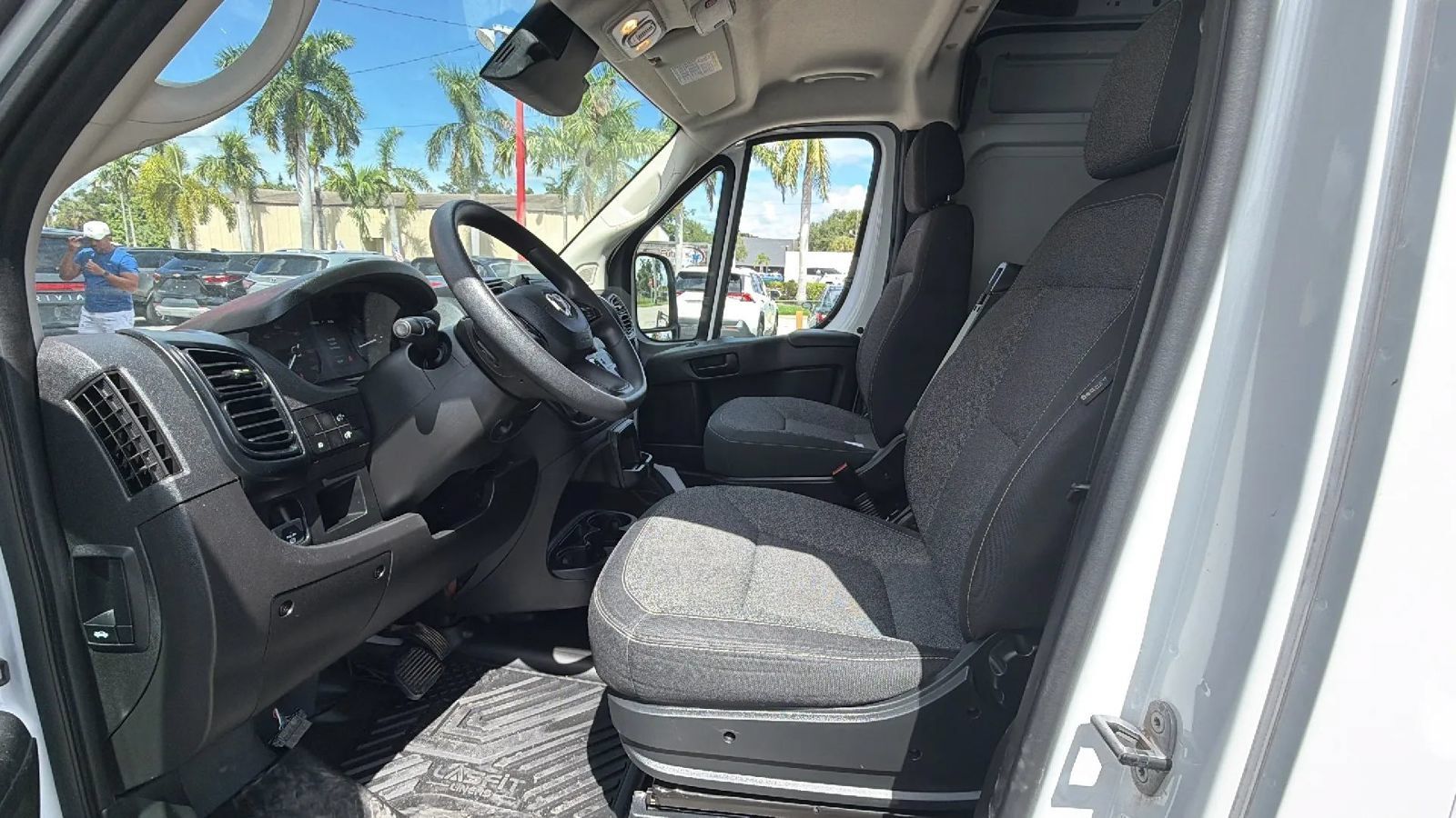 Used 2025 RAM ProMaster 2500 w/ Convenience Group FWD image 8