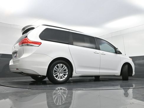 Used 2013 Toyota Sienna XLE FWD image 27