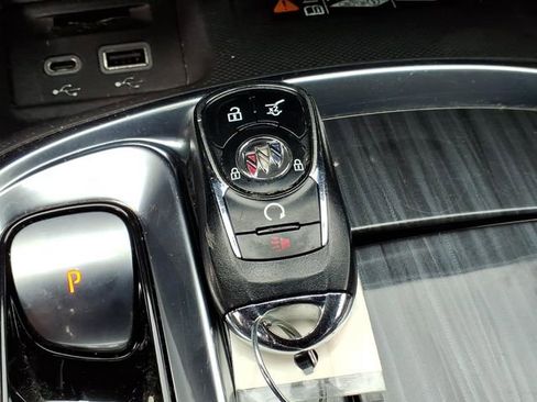 Used 2023 Buick Enclave Essence image 30