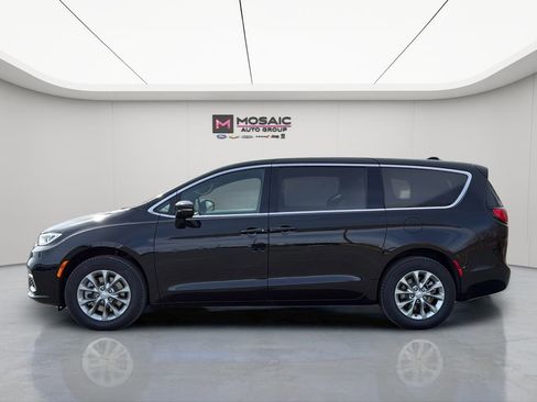 New 2026 Chrysler Pacifica Select AWD/4WD image 4