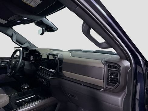 Used 2023 Chevrolet Silverado 1500 ZR2 w/ Technology Package AWD/4WD image 29