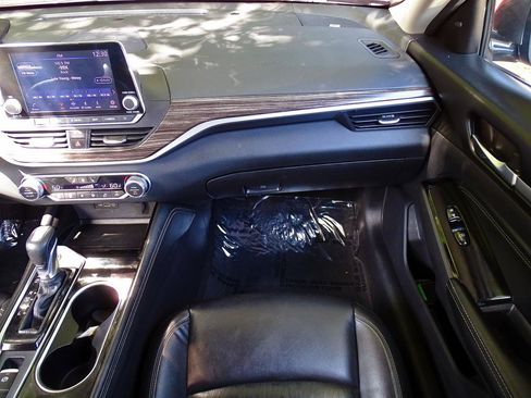 Used 2020 Nissan Altima 2.5 SL FWD image 34