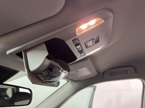 Used 2023 Toyota Highlander L FWD image 33