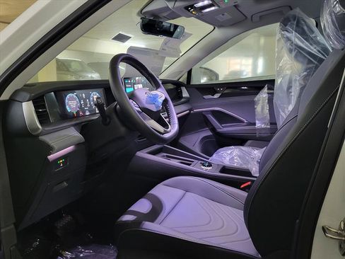 New 2026 Volkswagen Tiguan SE AWD/4WD image 2