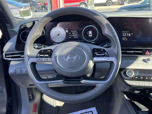 Used 2024 Hyundai Elantra SEL w/ Convenience Package image 16